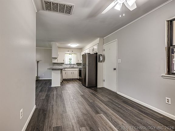 5th image of 2314 S Hickory Ave