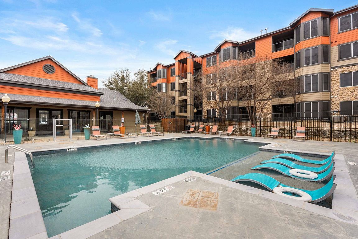 Luxury Swimming Pool at Ovation Apartments in Austin, TX