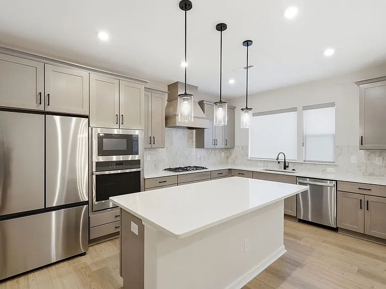 615 Myrick Aly — Photo 14
