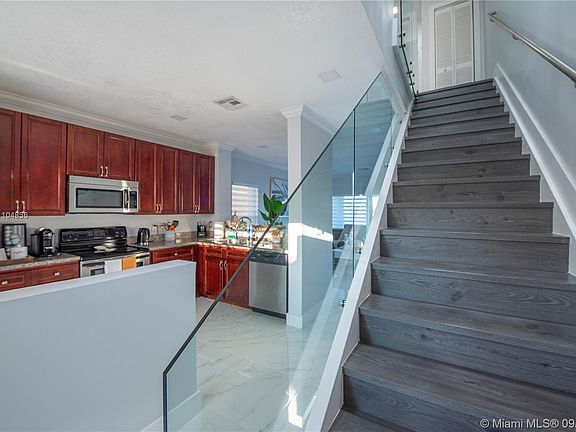 5th image of 709 SW 122nd Ave #709