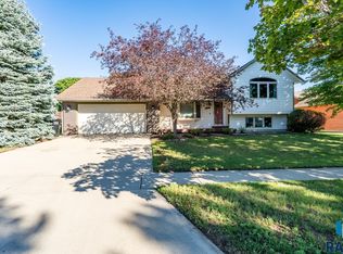 716 E Magnolia Dr, Brandon, SD 57005