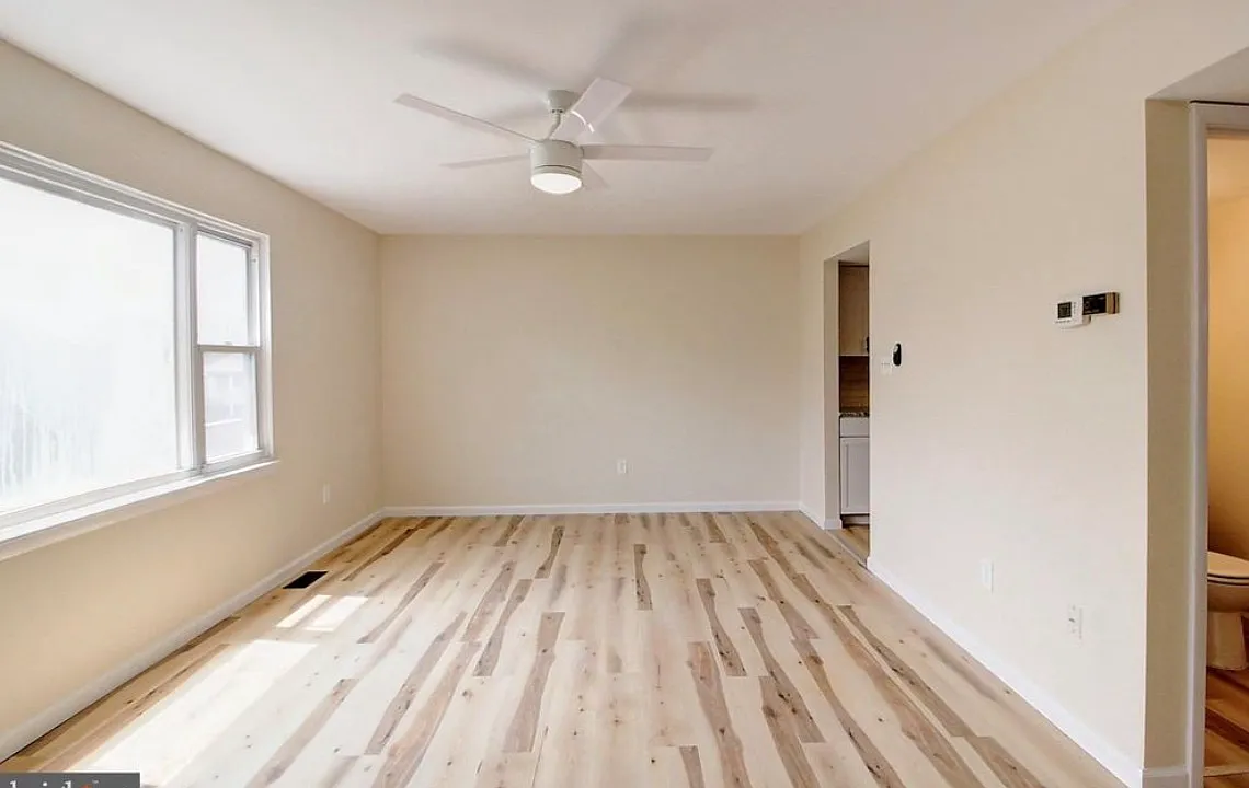 3 bed, 1259 sqft, $2,400 — Photo 3