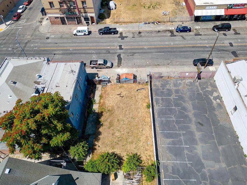 1st image of 332 S San Joaquin St