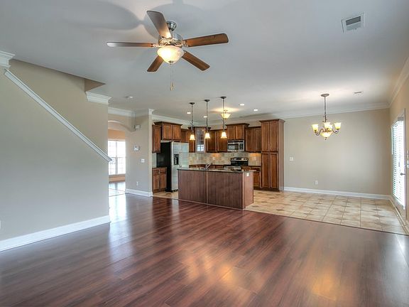 5th image of 670 Brutsch Ave
