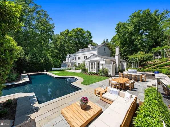 2501 49th St NW, Washington, DC 20007