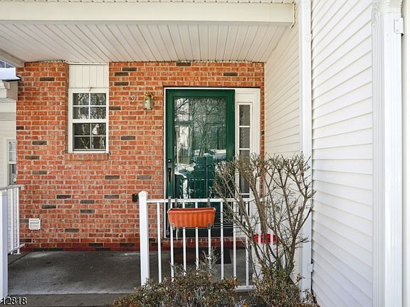 2nd image of 9 Maple Ln