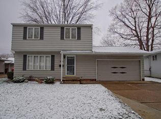 422 Waterbury Dr, Eastlake, OH