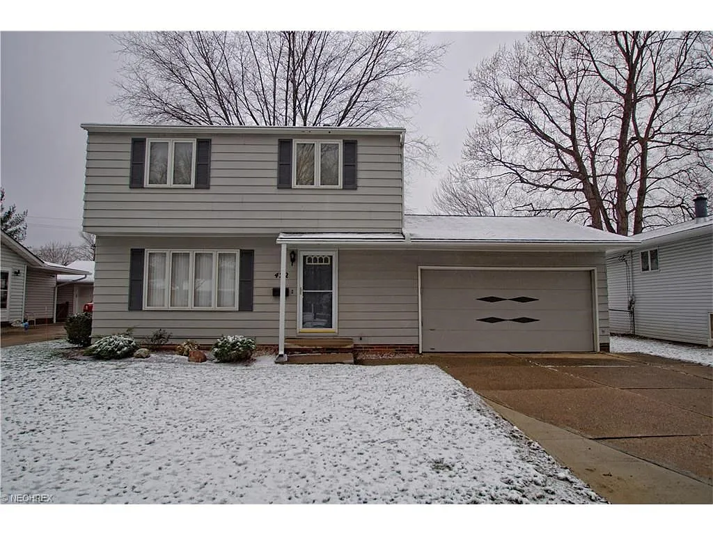 422 Waterbury Dr photo 1