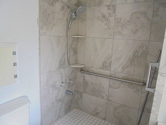 5th image of 19015 SE 15th Ln #115