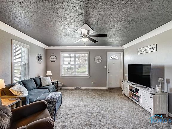 4th image of 700 Fernwood Ave