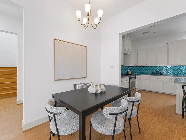 1121 Moy St — Photo 12
