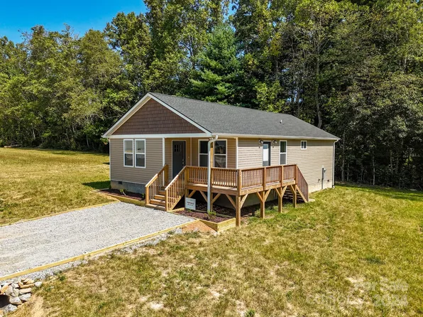 251 Tuttle Rd, Hendersonville, NC 28792