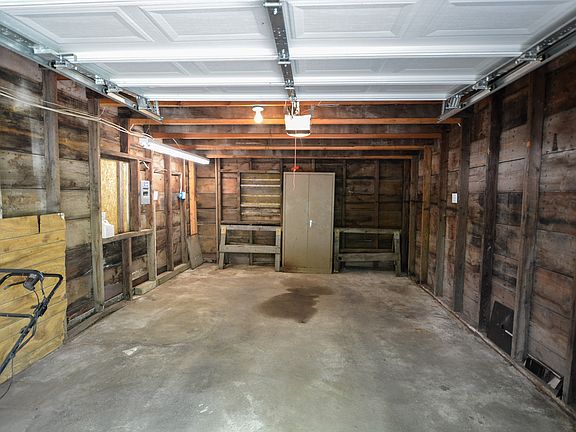 2nd image of 423 E Foster Ave