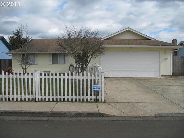 2nd image of 7613 NE 158th Ave