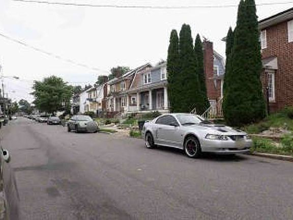 Exterior Neighborhood (street photo)