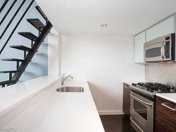 4th image of 284 20th St APT 3B