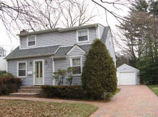 1421 Dartmouth St, Baldwin, NY 11510