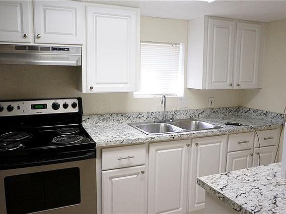 4th image of 8703 N Willow Ave