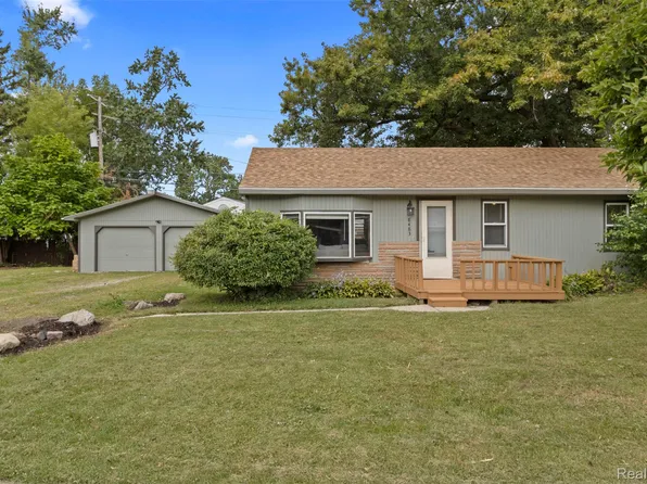 8483 Beatrice, Westland, MI 48185