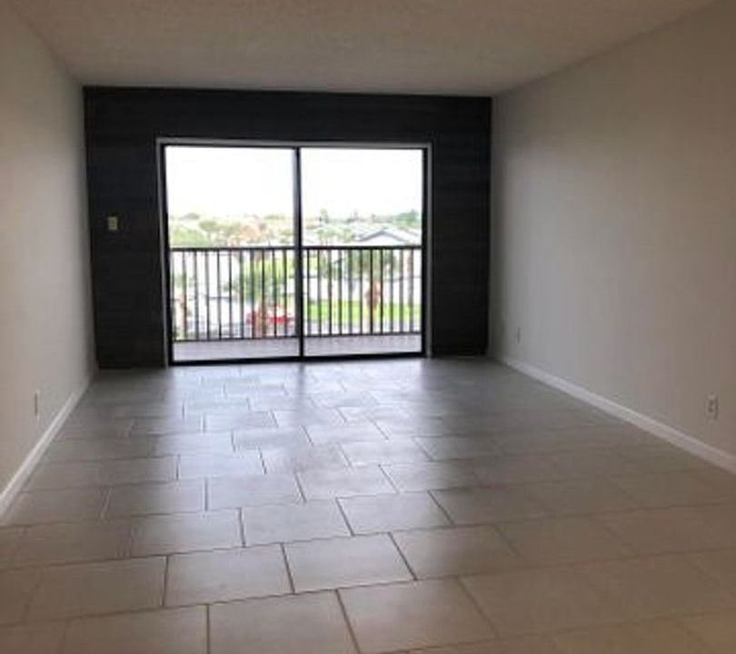 2nd image of 520 Palm Springs Blvd APT 407