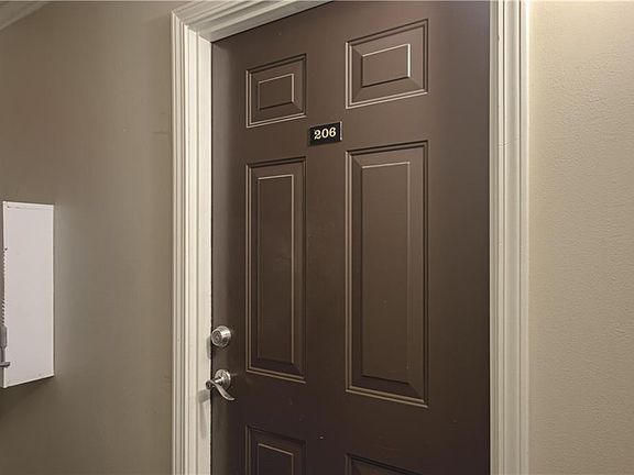 3rd image of 920 Washington St APT 206
