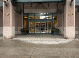 909 Bay St #712, Toronto, ON M5S 3G2
