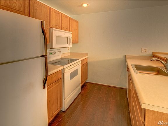2nd image of 14401 NE 30th Pl Unit 24-B