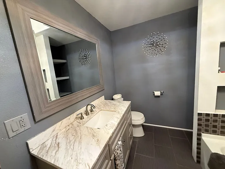 200 E Permian Dr — Photo 6