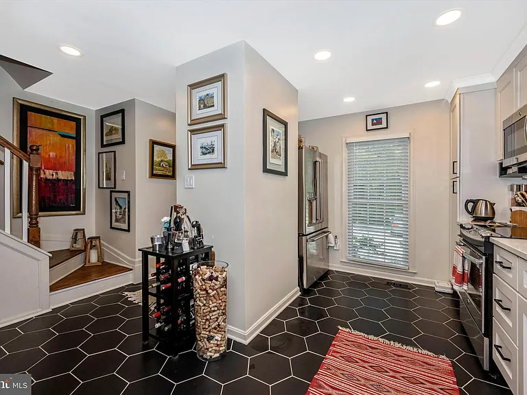 6402 Montrose Rd — Photo 19