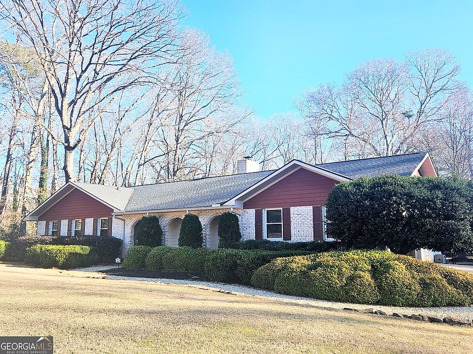 1st image of 165 Canterbury Dr