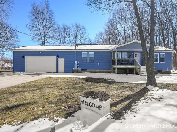 96 136th Ave, Wayland, MI 49348