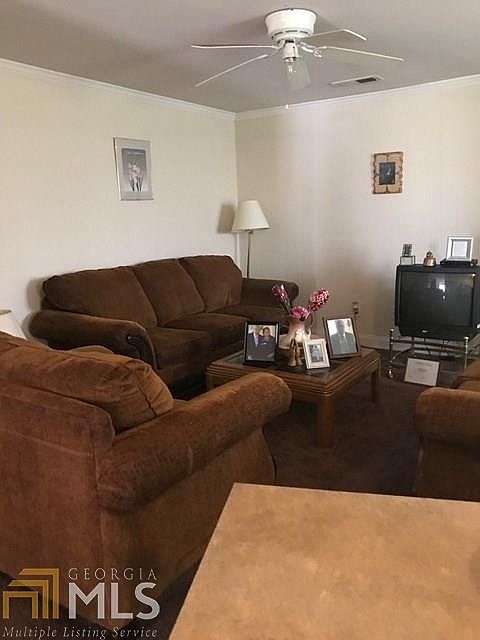2nd image of 304B Louise Ln