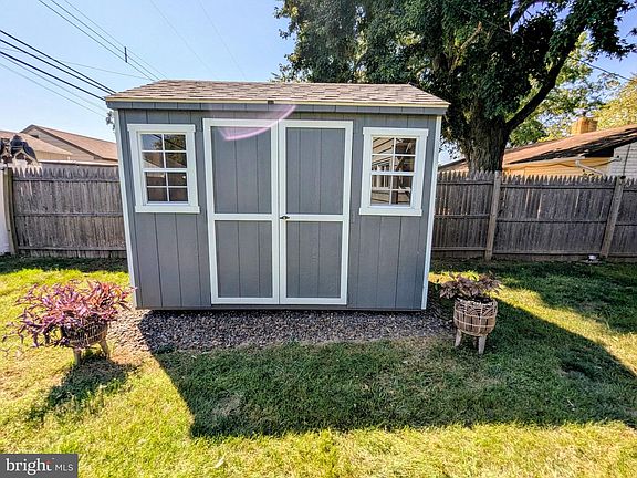 5th image of 30 Forest Ln