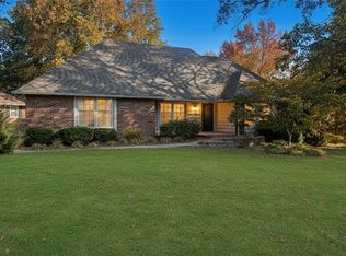 103 NW Golfview Dr, Blue Springs, MO 64014