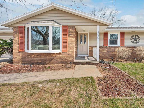 600 Masters Ln, Green Bay, WI 54311