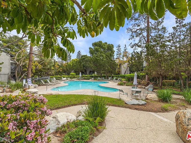 2522 W Macarthur Blvd #D — Photo 26