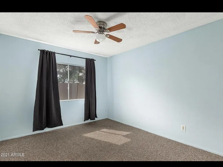 2432 W Dailey St — Photo 8