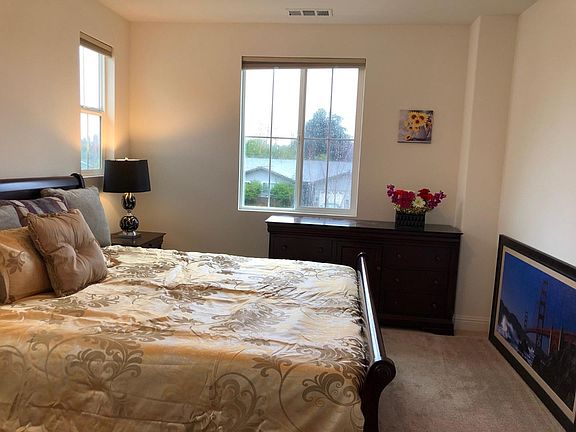 4th image of 134 English Rose Cir