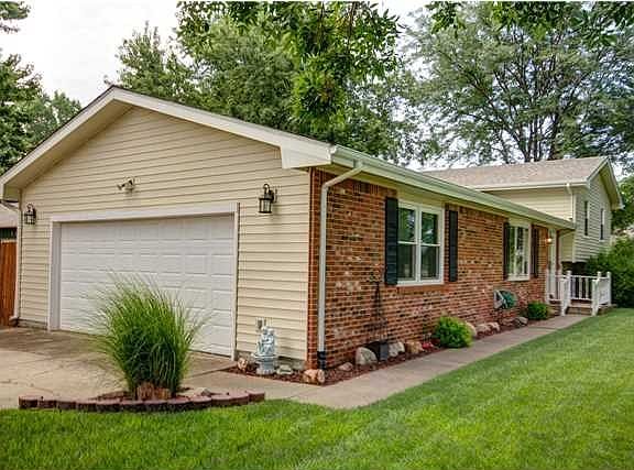 3rd image of 101 E Crooked Creek Ct