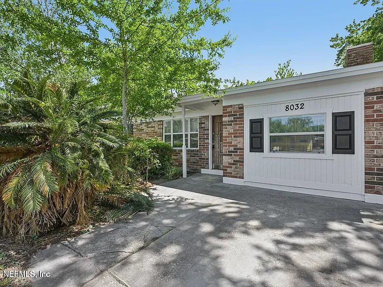 8032 Lourdes Dr S — Photo 2