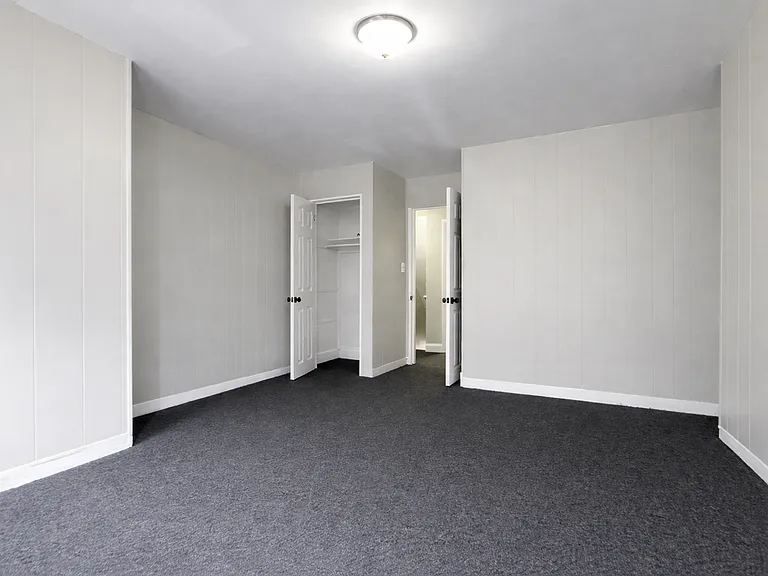 514 N Curley St — Photo 10
