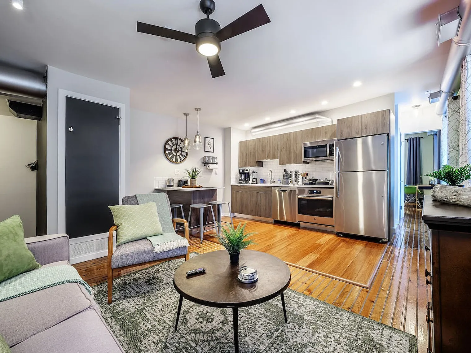 1 bed, 1.0 bath, 6942 sqft, $8,110 — Photo 2