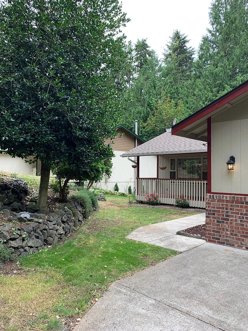 Building Photo - 18525 Woodside Dr SE
