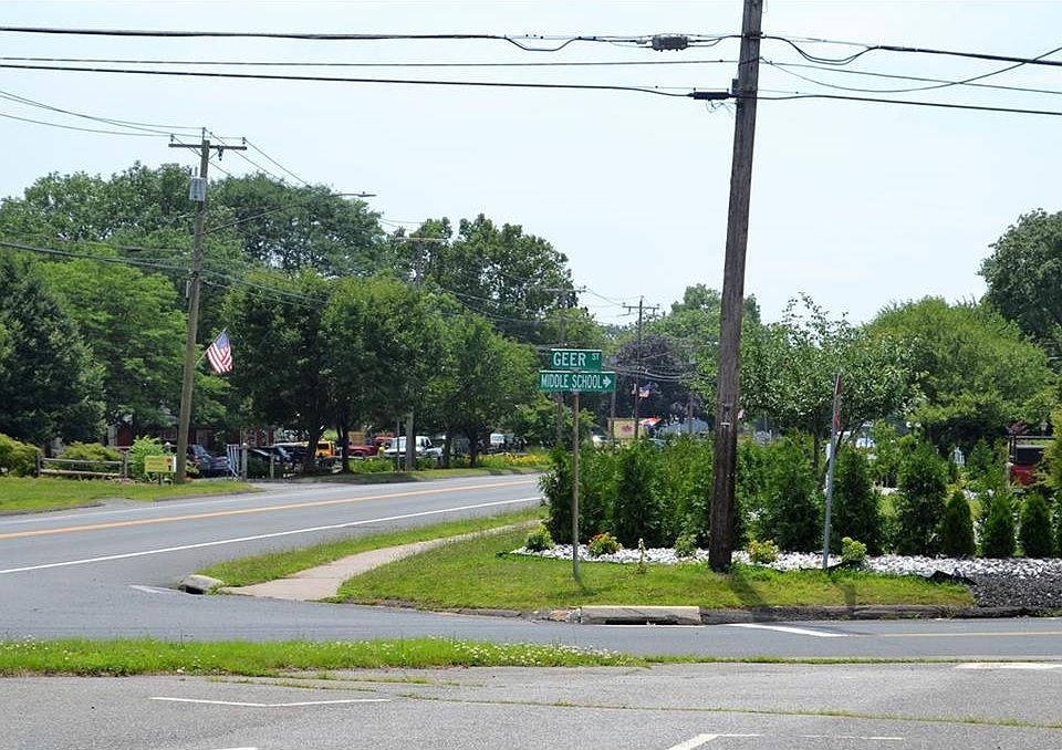 2nd image of 621 Main St