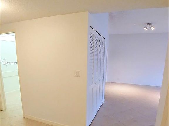 3rd image of 251 Crandon Blvd APT 1024