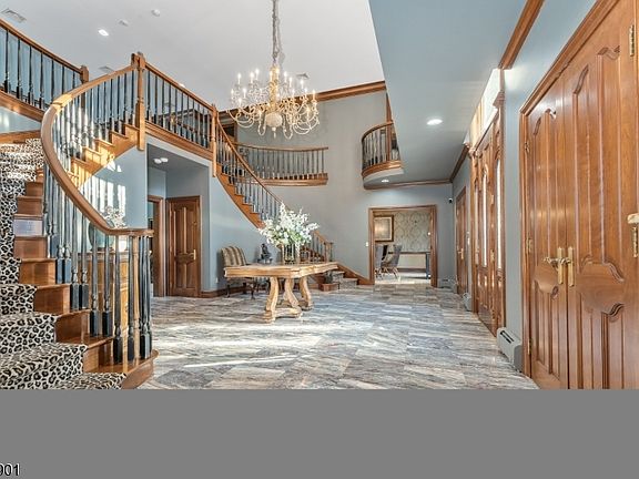 5th image of 25 Wilshire Dr