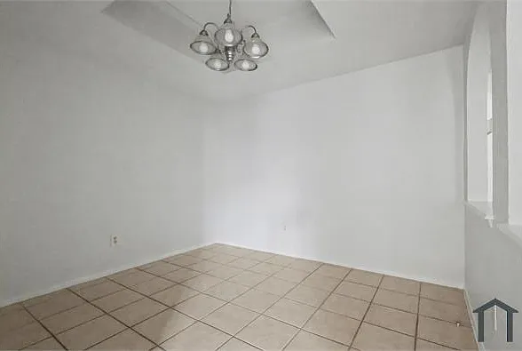 921 Middle Cove Dr — Photo 4