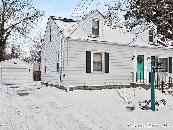 4th image of 1679 Hillmount St NW