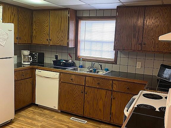 3rd image of 211 S Cora Ave