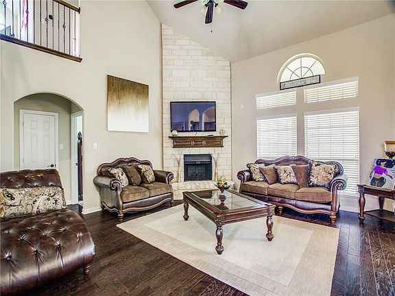 2nd image of 4403 Georgiana Ln